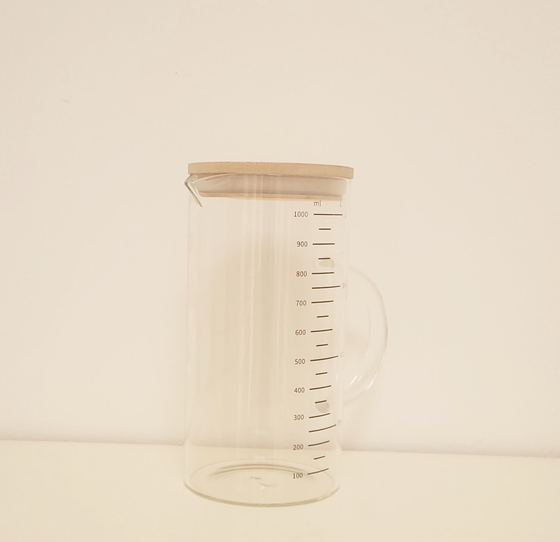 Carafe Pratique Cuisine Carafe En Verre Avec Doseur - 1 Litre - Bouteille D'eau Avec Couvercle - Neuf Verre Doseur Carafe Pratique Cuisine Carafe En Verre Avec Doseur - 1 Litre - Bouteille D'eau Avec Couvercle - Neuf Verre Doseur